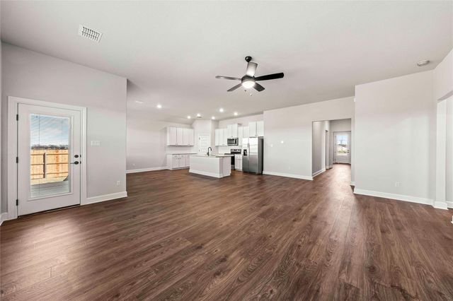 521 W Luna Blue LN, Jarrell, TX 76537