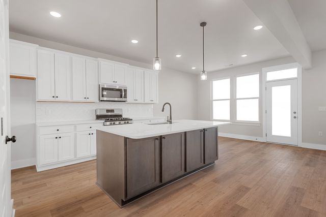 2416 Netterfield Drive, White House, TN 37188