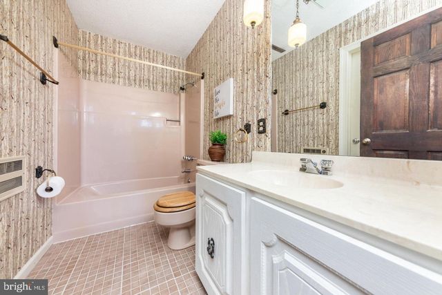 211 SLEEPY HOLLOW TRL, Fredericksburg, VA 22405