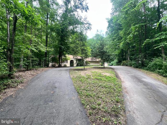 211 SLEEPY HOLLOW TRL, Fredericksburg, VA 22405