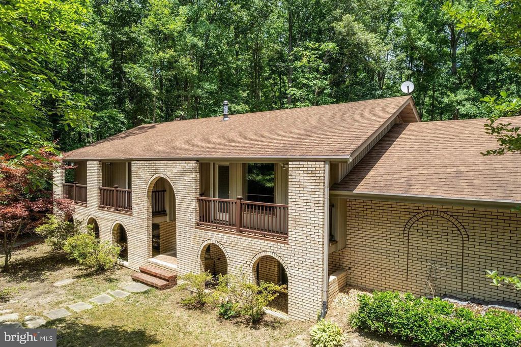 211 SLEEPY HOLLOW TRL, Fredericksburg, VA 22405