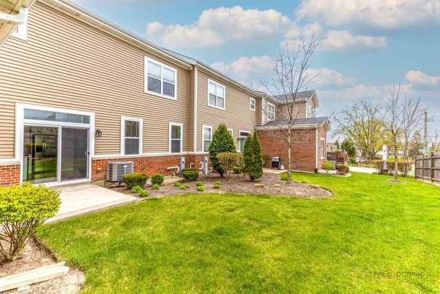 2390 N Newberry Lane, Palatine, IL 60074