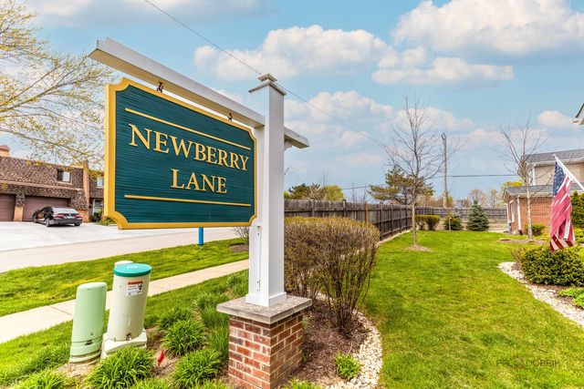 2390 N Newberry Lane, Palatine, IL 60074