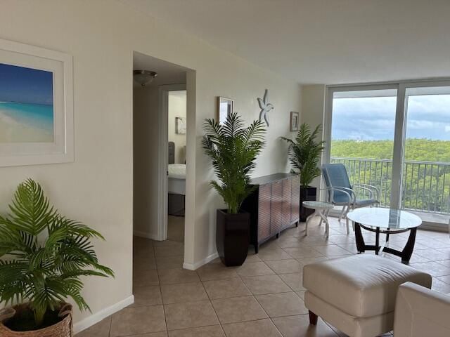 689 NE 6th Court 404, Boynton Beach, FL 33435