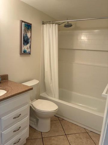 689 NE 6th Court 404, Boynton Beach, FL 33435