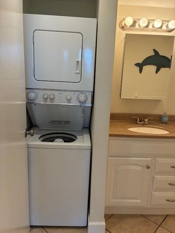 689 NE 6th Court 404, Boynton Beach, FL 33435