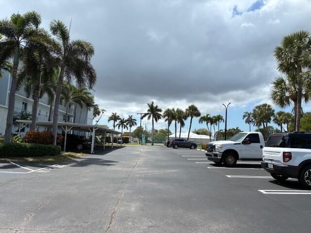 689 NE 6th Court 404, Boynton Beach, FL 33435