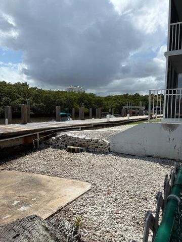 689 NE 6th Court 404, Boynton Beach, FL 33435