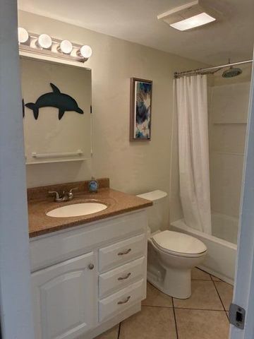 689 NE 6th Court 404, Boynton Beach, FL 33435