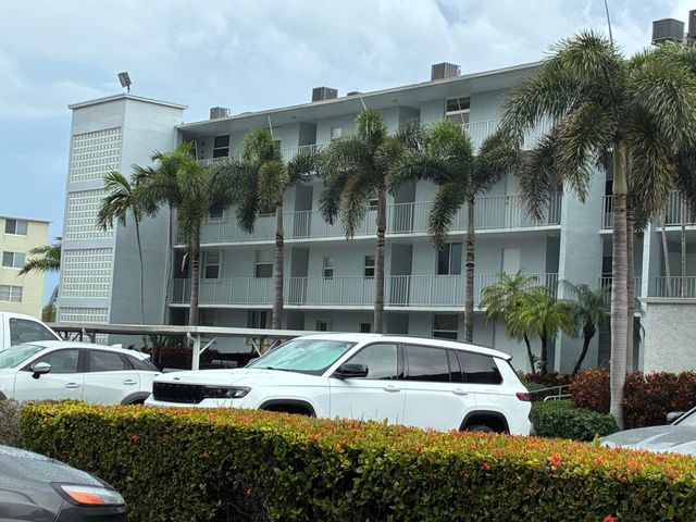 689 NE 6th Court 404, Boynton Beach, FL 33435