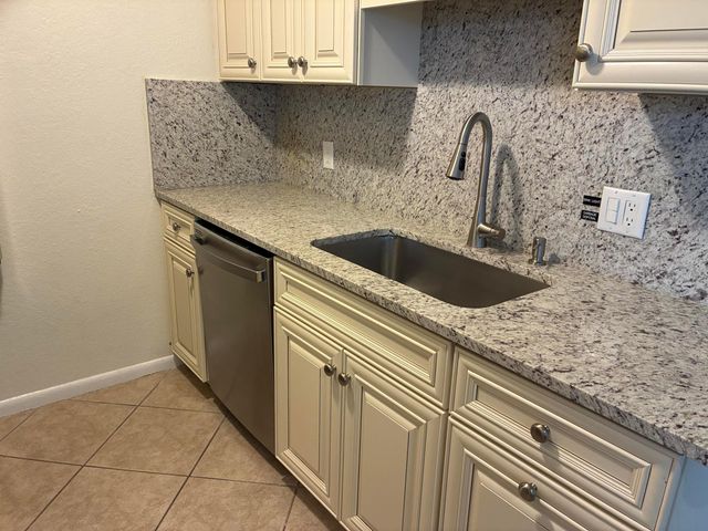 689 NE 6th Court 404, Boynton Beach, FL 33435