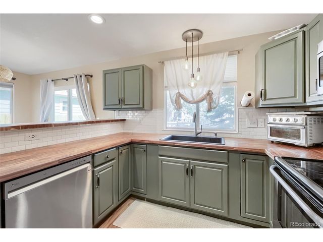 8746 Cloverleaf Cir, Parker, CO 80134