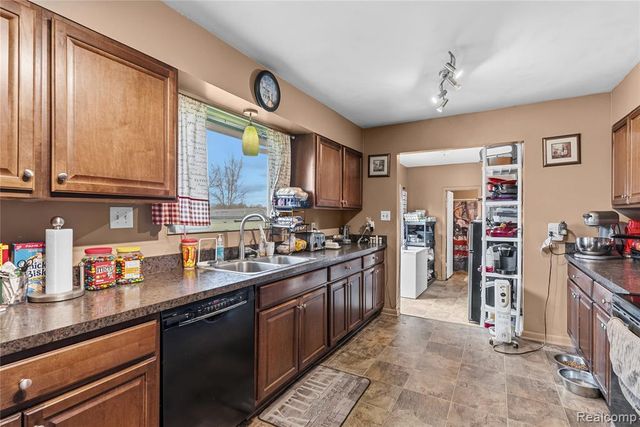 6270 E Dodge Road, Mount Morris, MI 48458