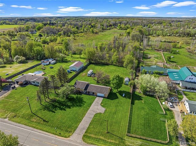 6270 E Dodge Road, Mount Morris, MI 48458