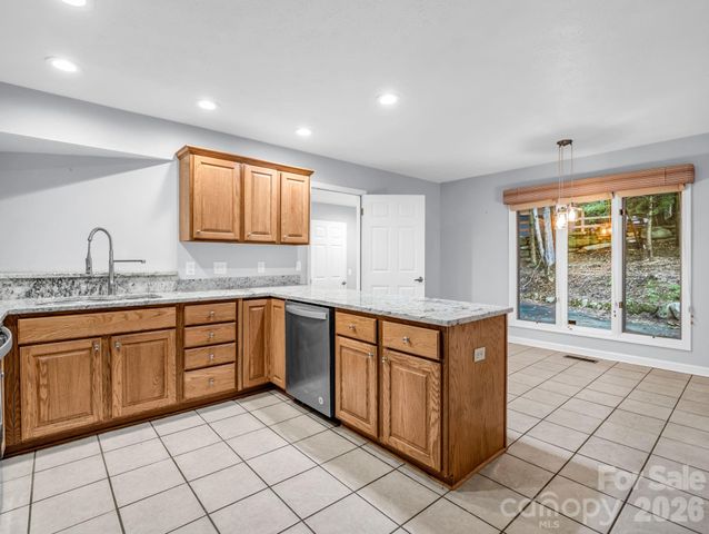 10 Chestnut Ridge Road, Mills River, NC 28759