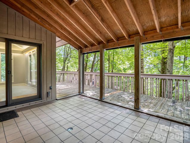 10 Chestnut Ridge Road, Mills River, NC 28759