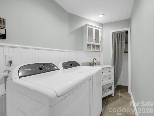 10 Chestnut Ridge Road, Mills River, NC 28759