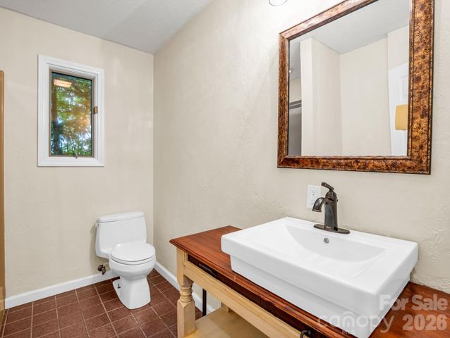 10 Chestnut Ridge Road, Mills River, NC 28759