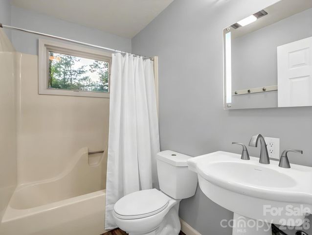 10 Chestnut Ridge Road, Mills River, NC 28759