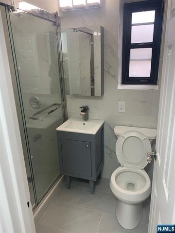 2329 Hudson Terrace C12, Fort Lee, NJ 07024