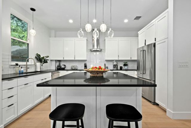 2004 Winsted LN A, Austin, TX 78703