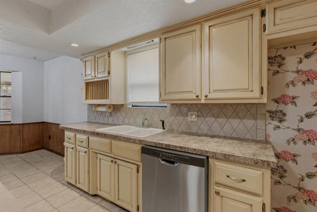 1208 SW 106th Street, Oklahoma City, OK 73170