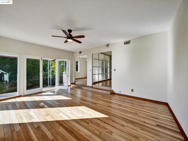 3303 Rubin Dr, Oakland, CA 94602