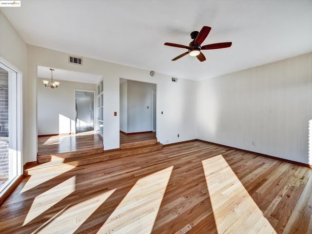3303 Rubin Dr, Oakland, CA 94602