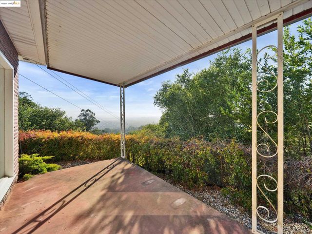 3303 Rubin Dr, Oakland, CA 94602