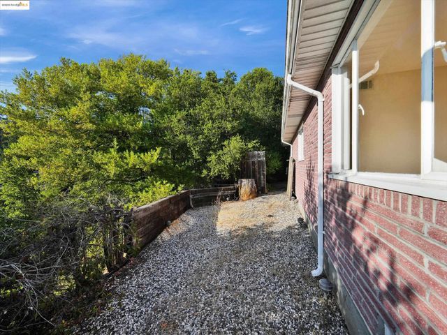 3303 Rubin Dr, Oakland, CA 94602