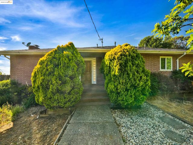 3303 Rubin Dr, Oakland, CA 94602