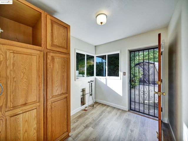 3303 Rubin Dr, Oakland, CA 94602