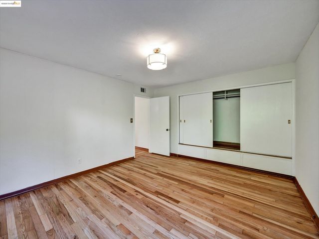 3303 Rubin Dr, Oakland, CA 94602