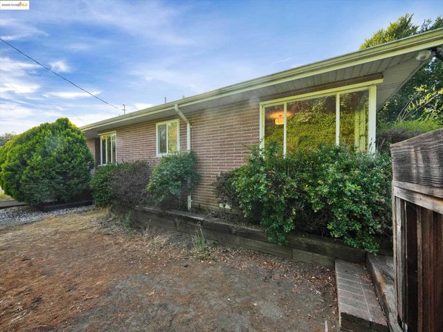 3303 Rubin Dr, Oakland, CA 94602