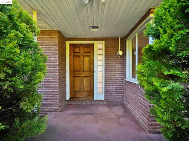 3303 Rubin Dr, Oakland, CA 94602