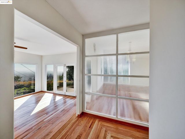 3303 Rubin Dr, Oakland, CA 94602