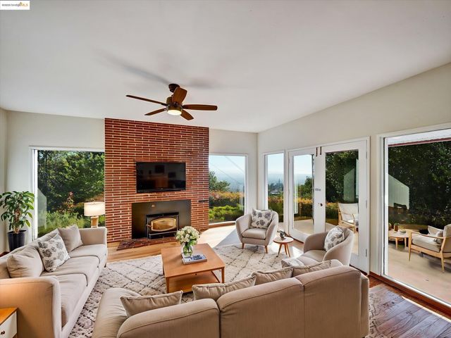 3303 Rubin Dr, Oakland, CA 94602