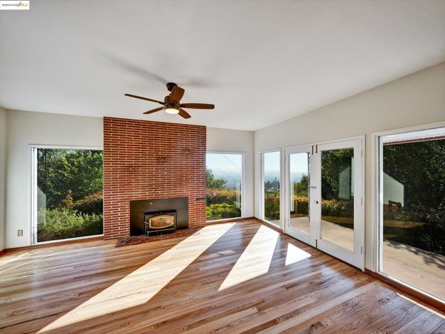 3303 Rubin Dr, Oakland, CA 94602