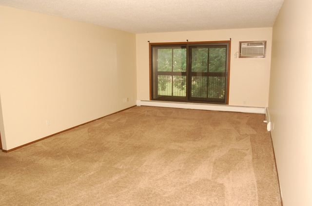 1887 Silver Bell Road 318, Eagan, MN 55122
