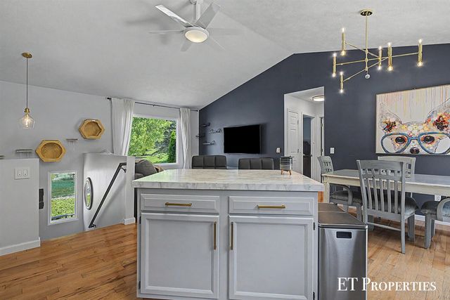 1210 Palmer Court, Grand Rapids, MI 49505