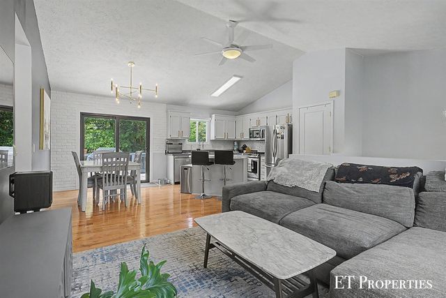 1210 Palmer Court, Grand Rapids, MI 49505