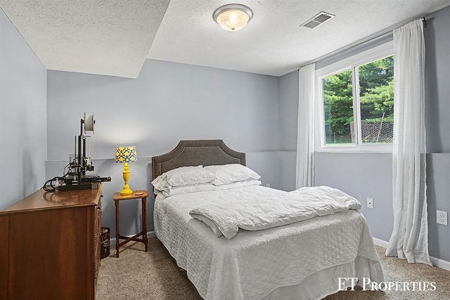 1210 Palmer Court, Grand Rapids, MI 49505