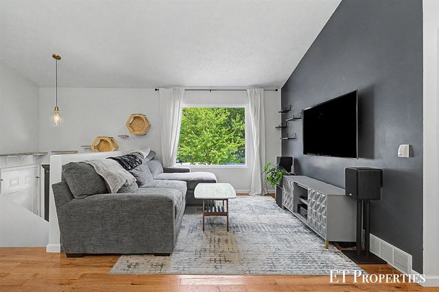 1210 Palmer Court, Grand Rapids, MI 49505