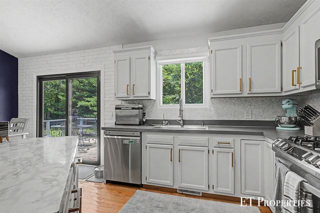 1210 Palmer Court, Grand Rapids, MI 49505