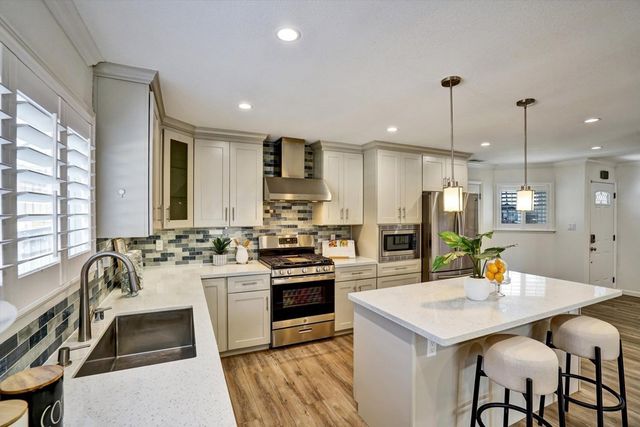 13921 13921 Tahiti Rd, San Leandro, CA 94577