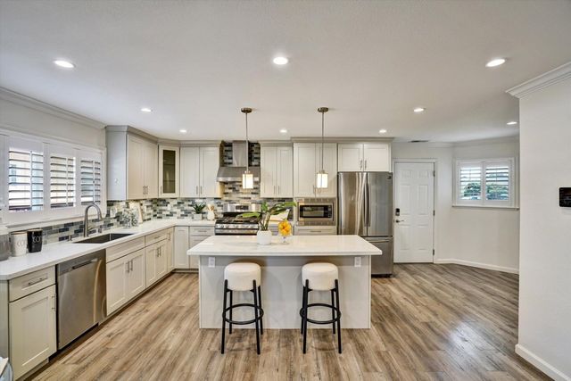 13921 13921 Tahiti Rd, San Leandro, CA 94577