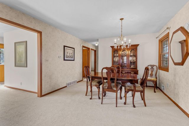 2565 Martin Way, White Bear Lake, MN 55110