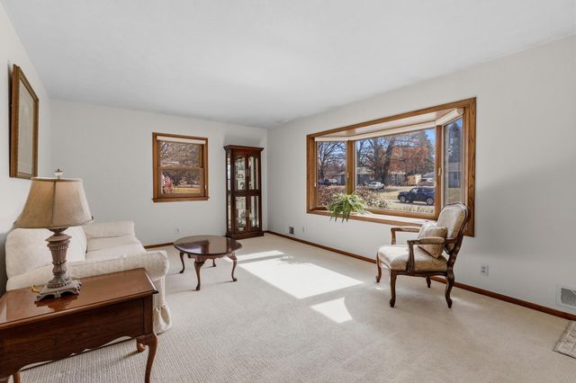 2565 Martin Way, White Bear Lake, MN 55110