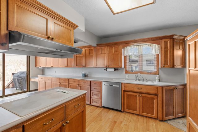 2565 Martin Way, White Bear Lake, MN 55110