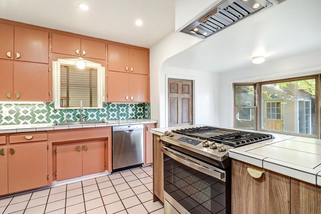 809 Wellesley Drive NE, Albuquerque, NM 87106